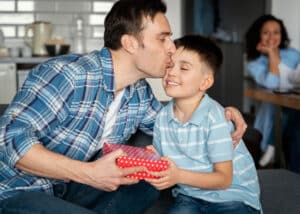Dit zijn cadeautips voor vader voor iedere fase van zijn leven.