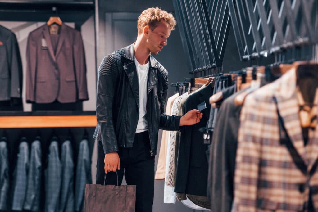 Tips voor het geven van kleding aan een man 2 man kledig geven