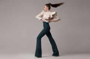 De geschiedenis van de flared broek: van de jaren ’70 tot nu